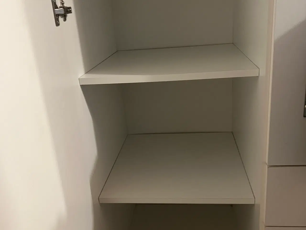 Billede 6 - Hvid Tøj Skab