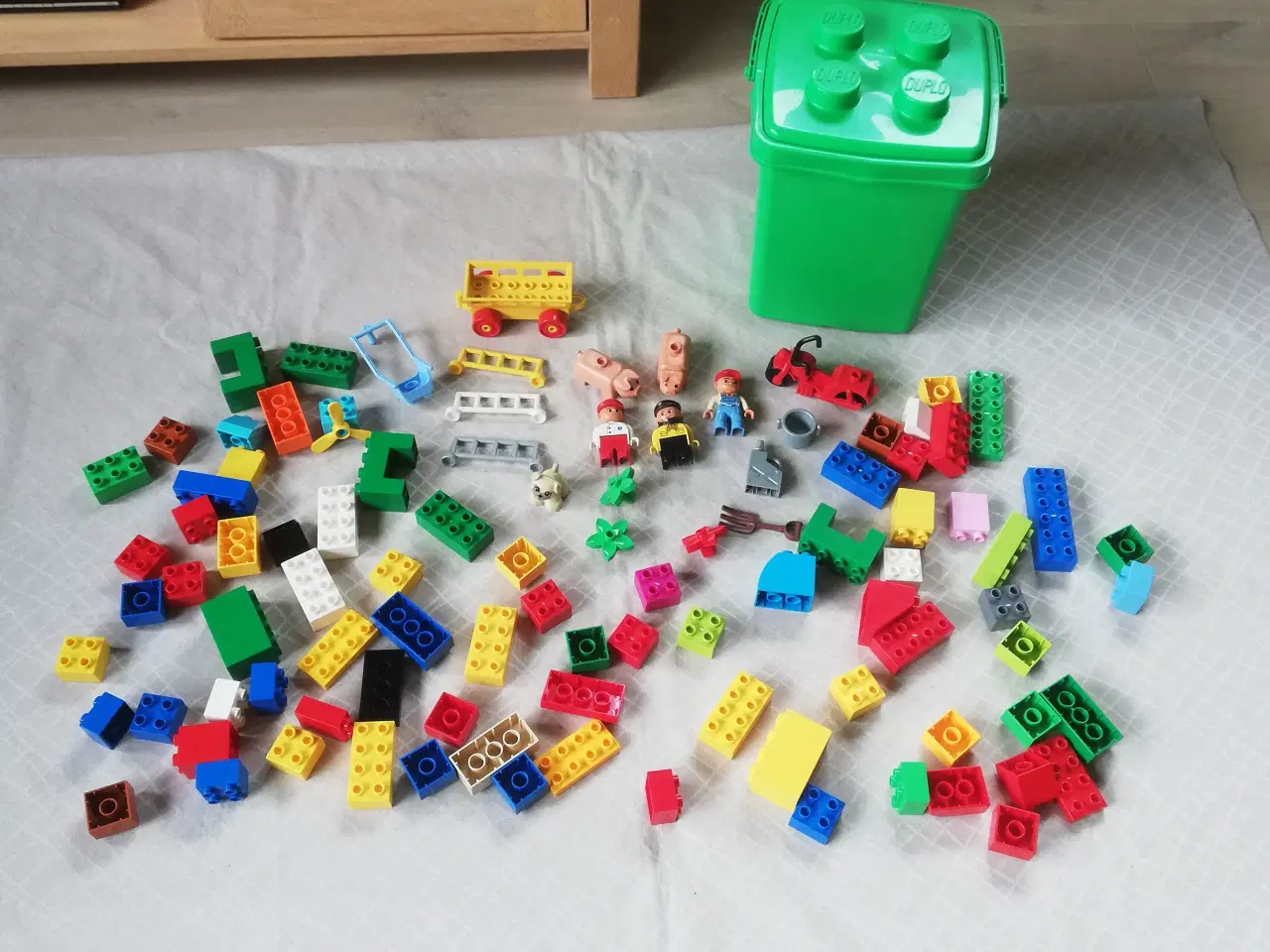 Billede 1 - Lego Duplo 1 kg inkl. Lego opbevaringsspand