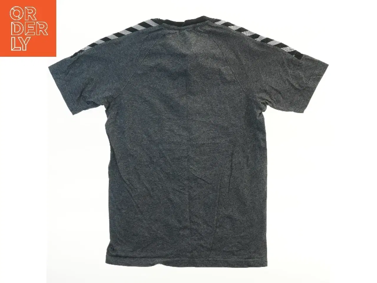 Billede 2 - Sport T-shirt fra Hummel (str.  bryst 45 cm, længde 67 cm)