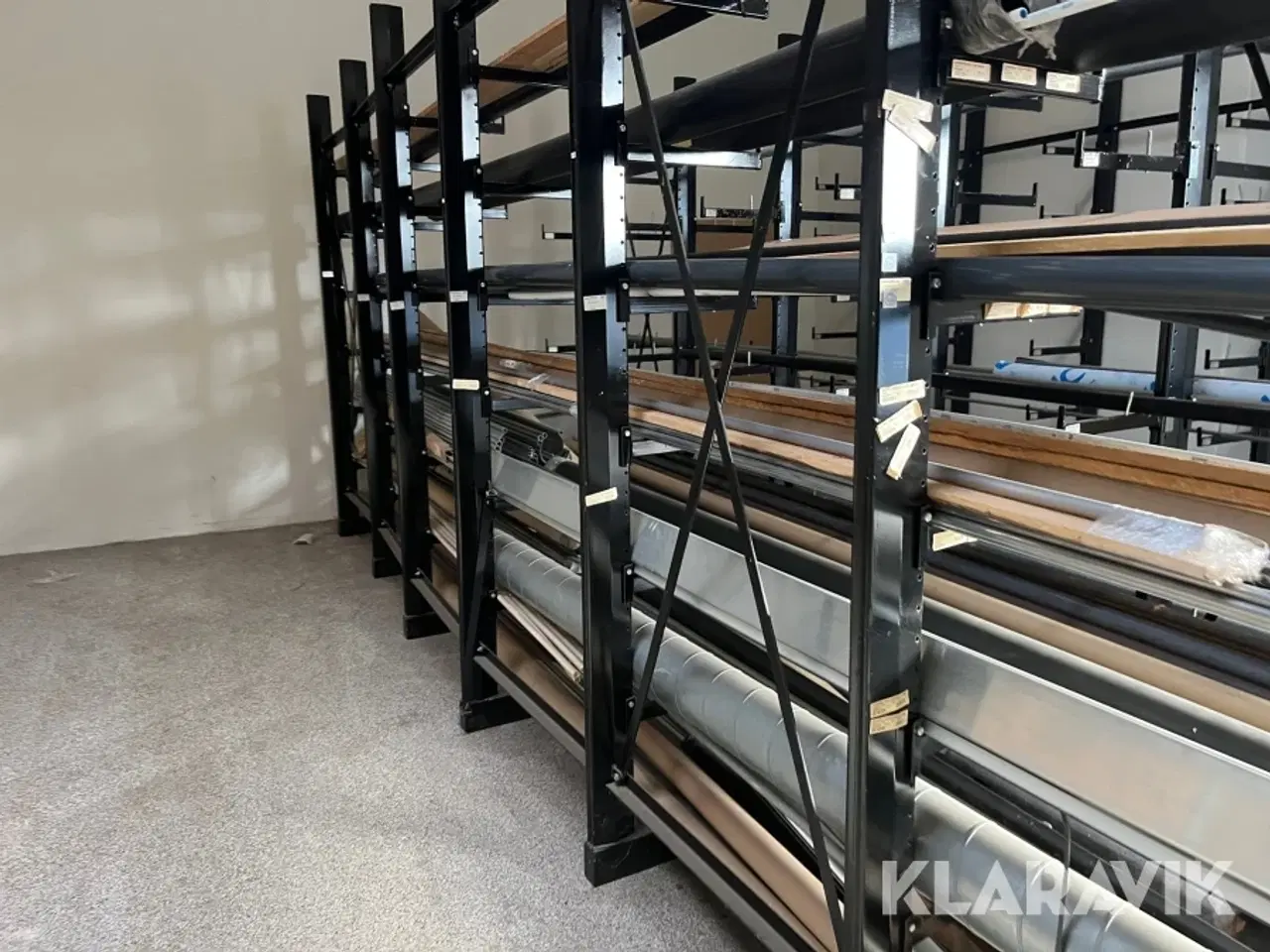 Billede 5 - Grenreol en række