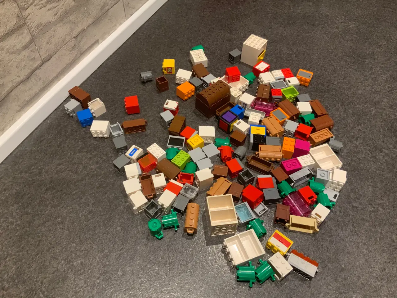 Billede 5 - Lego kister, kasser, skabe, tønder m.m.