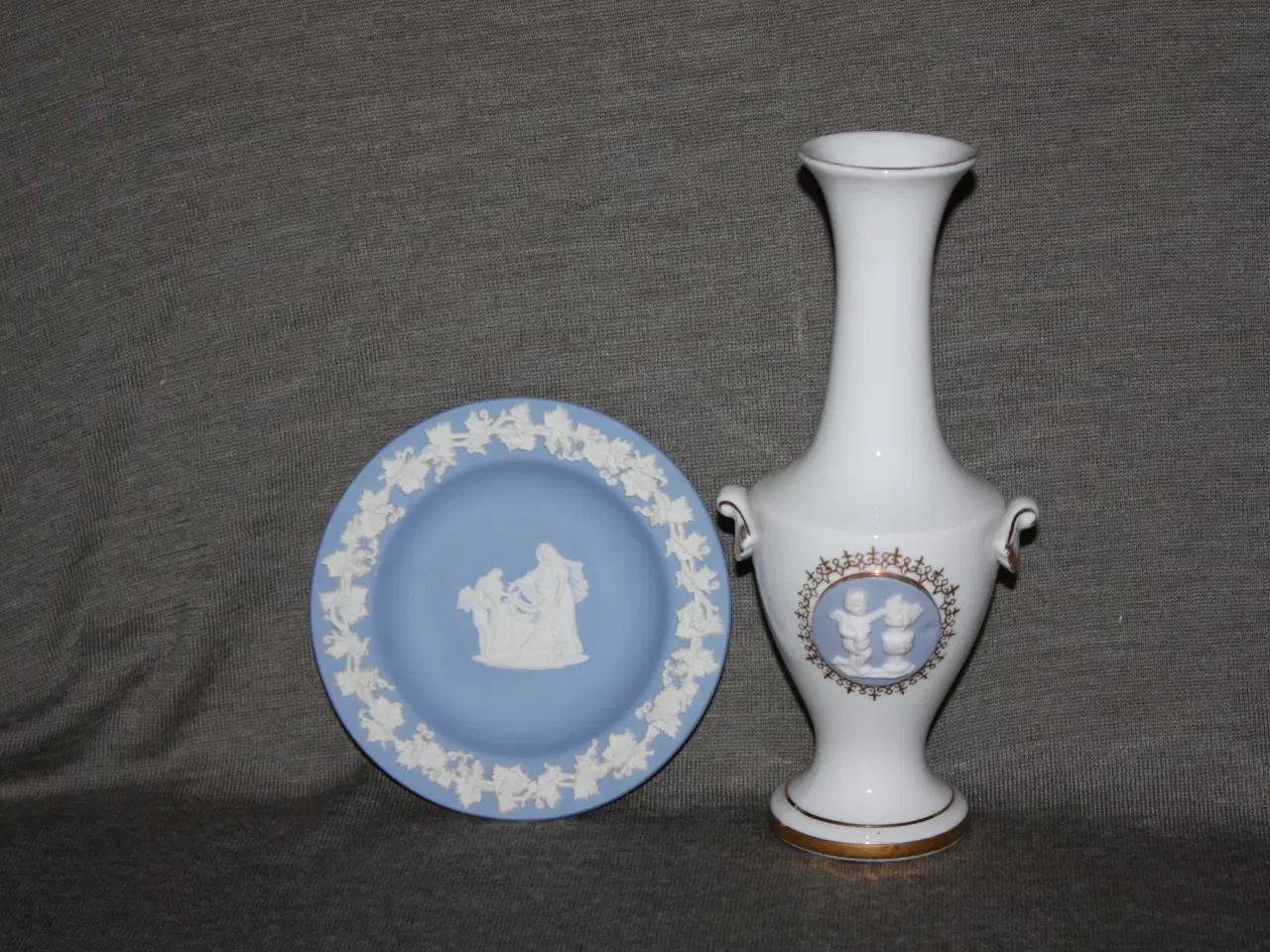 Billede 1 - Vase med Wedgwood cameo  18 cm