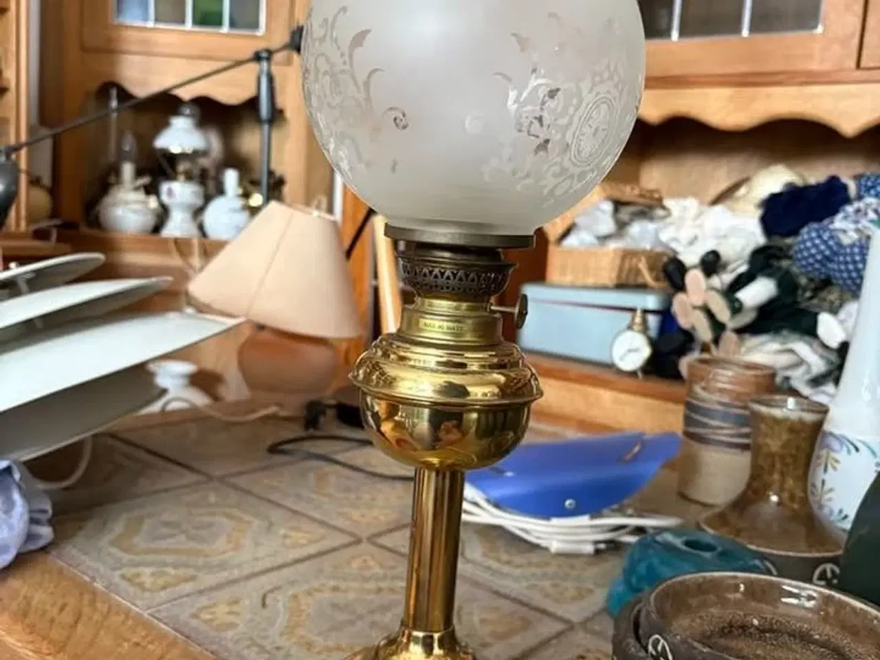 Billede 2 -  💡 Vintage bordlampe med glaslampeskærm – Design 