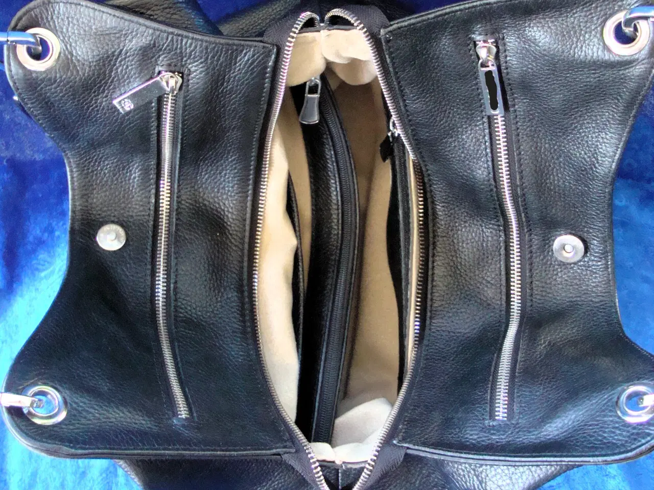 Billede 2 - Flot Skuldertaske i ægte læder. 