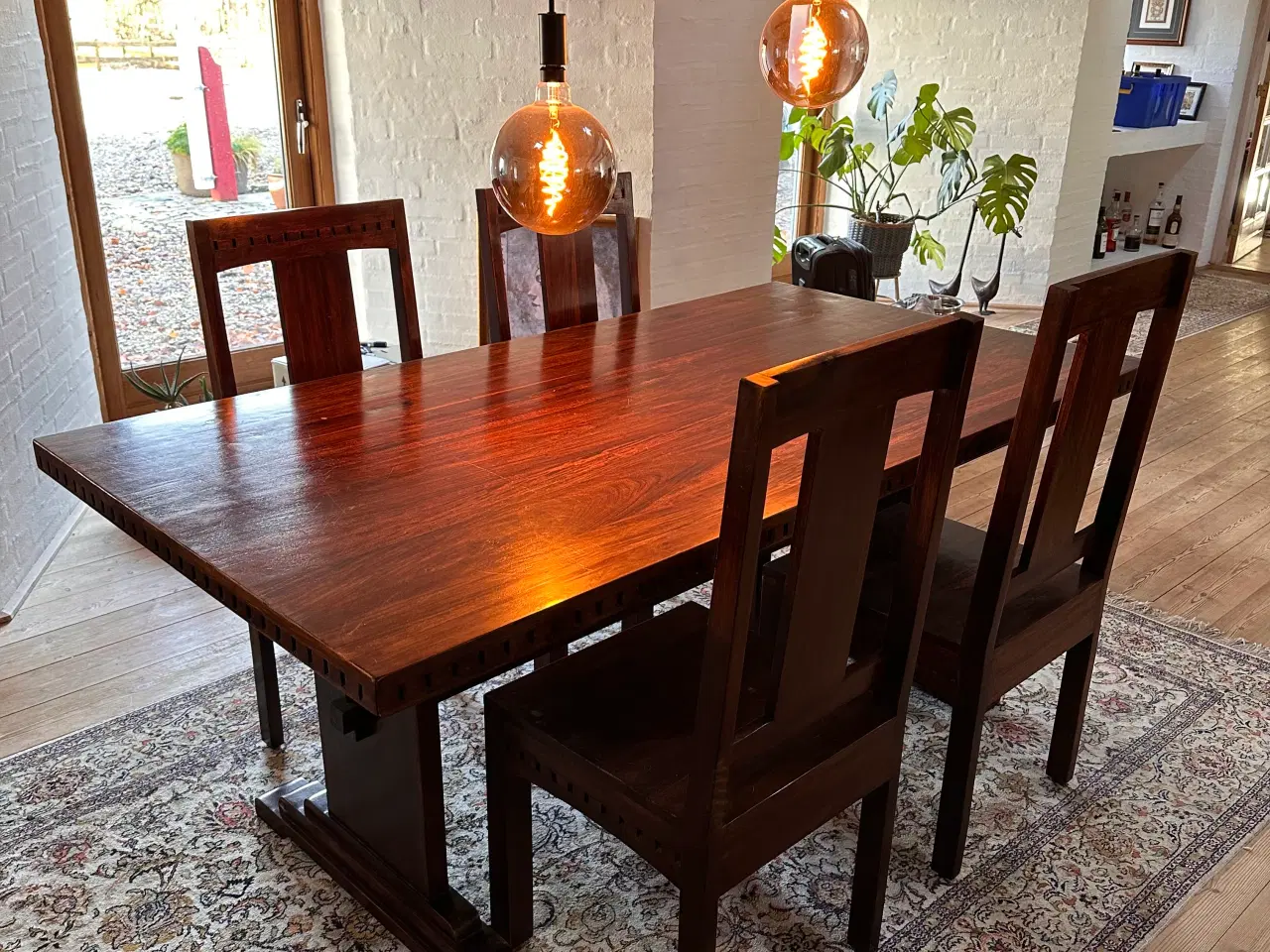 Billede 1 - Flot mørkt spisebord