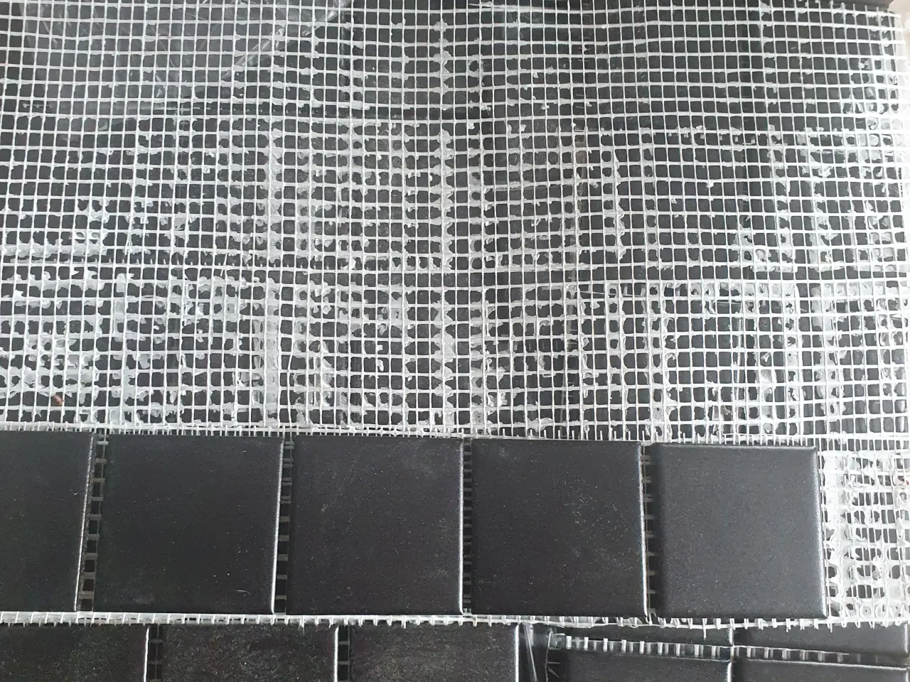 Billede 2 - Små sorte mosaik-klinker