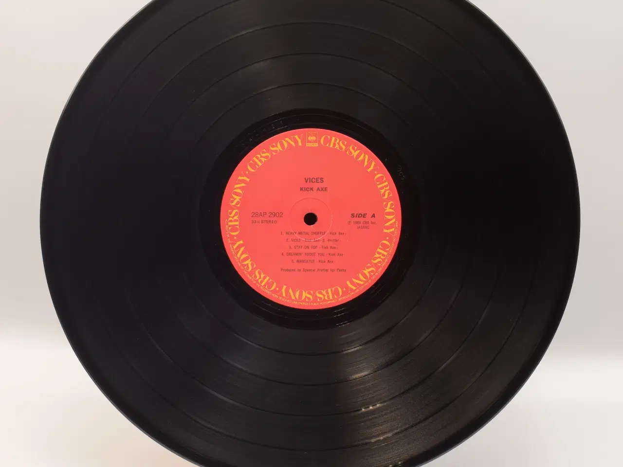 Billede 4 - Kick Axe - Vices - JAPAN 1984 (28AP 2902) EX/EX