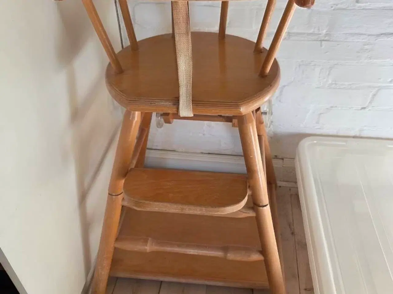 Billede 1 - Gammeldags højstol 