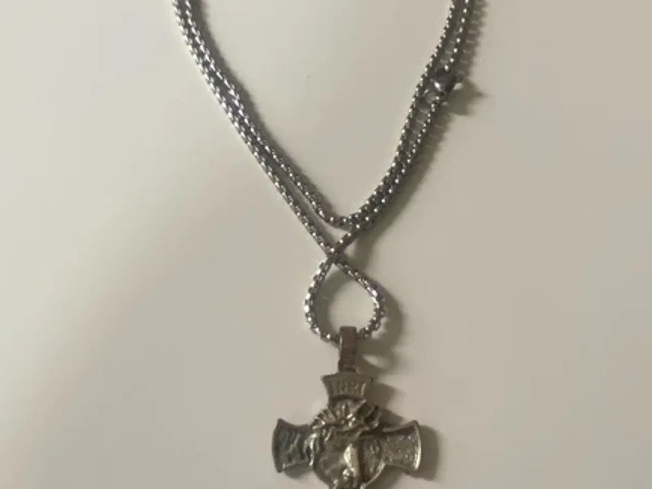 Billede 1 - * Sterlingsølv; Smuk halskæde - med Jesus Kristus