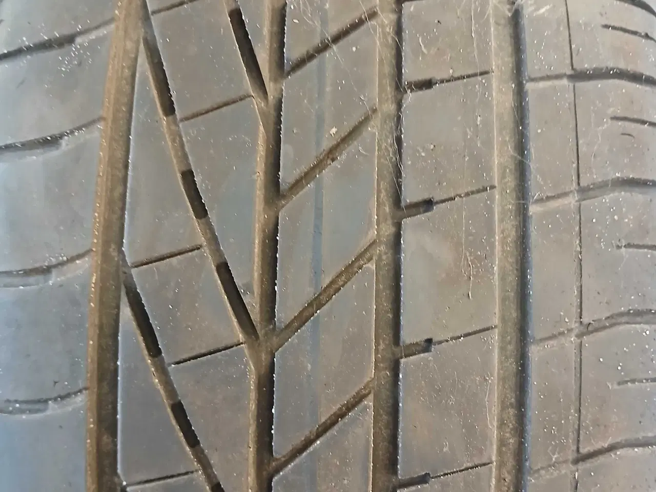 Billede 1 - 4 stk Goodyear dæk 255-45-20