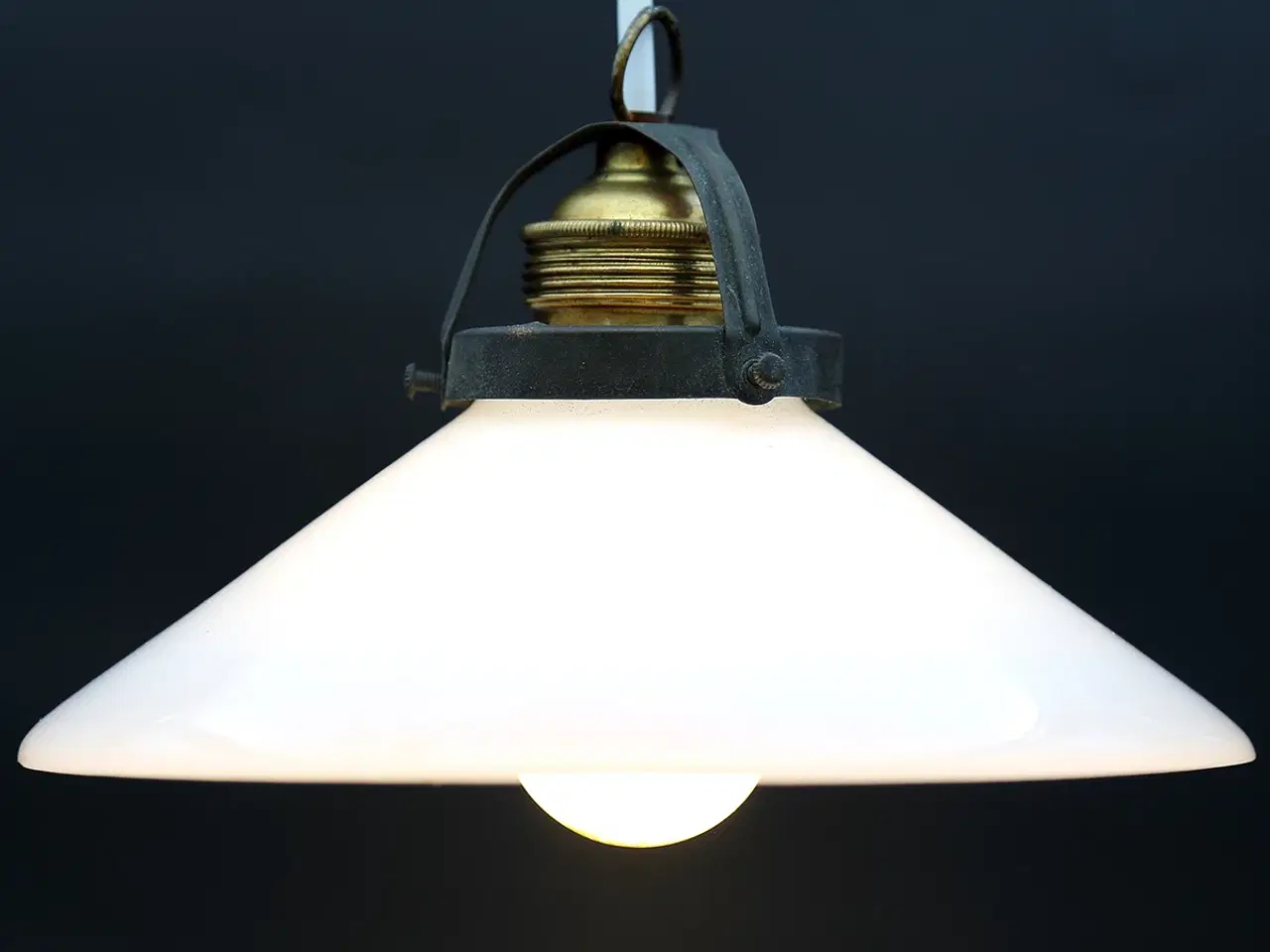 Billede 6 - Skomagerlampe i opalglas – dansk design 1940–50