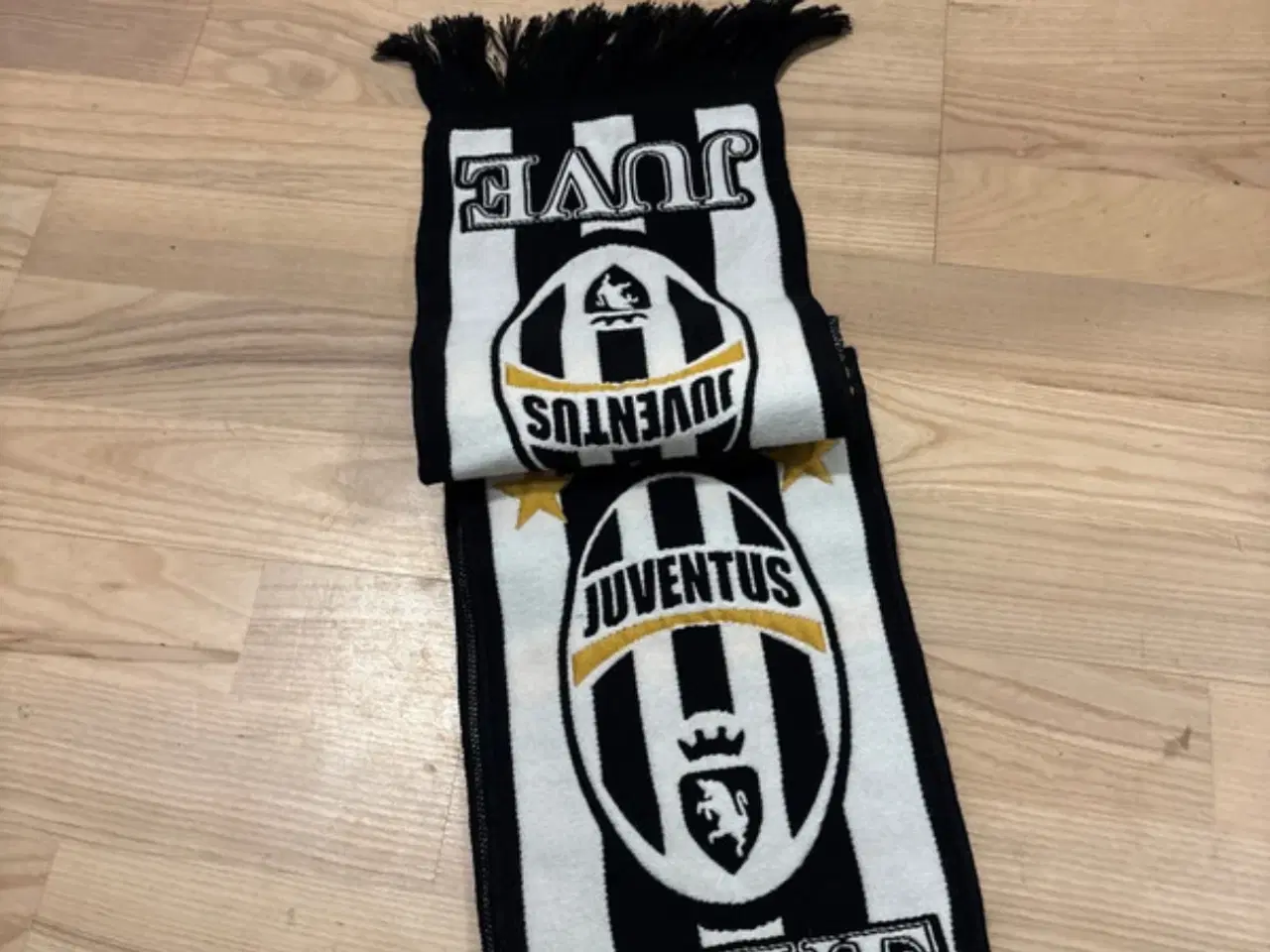 Billede 1 - Juventus halstørklæde
