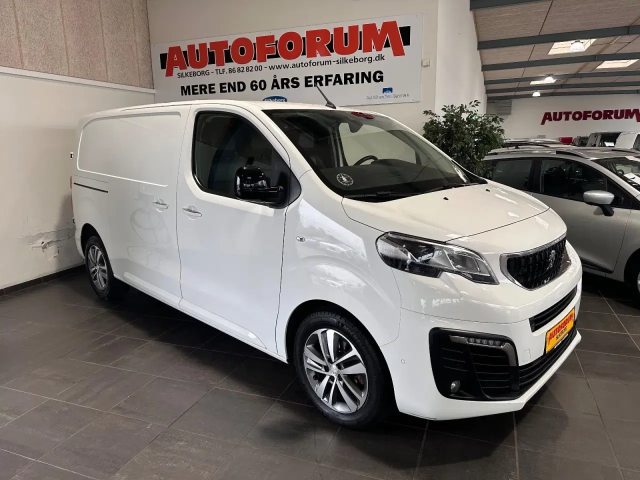 Billede 1 - Peugeot Expert 2,0 BlueHDi 177 L2 Ultimate EAT8 Van