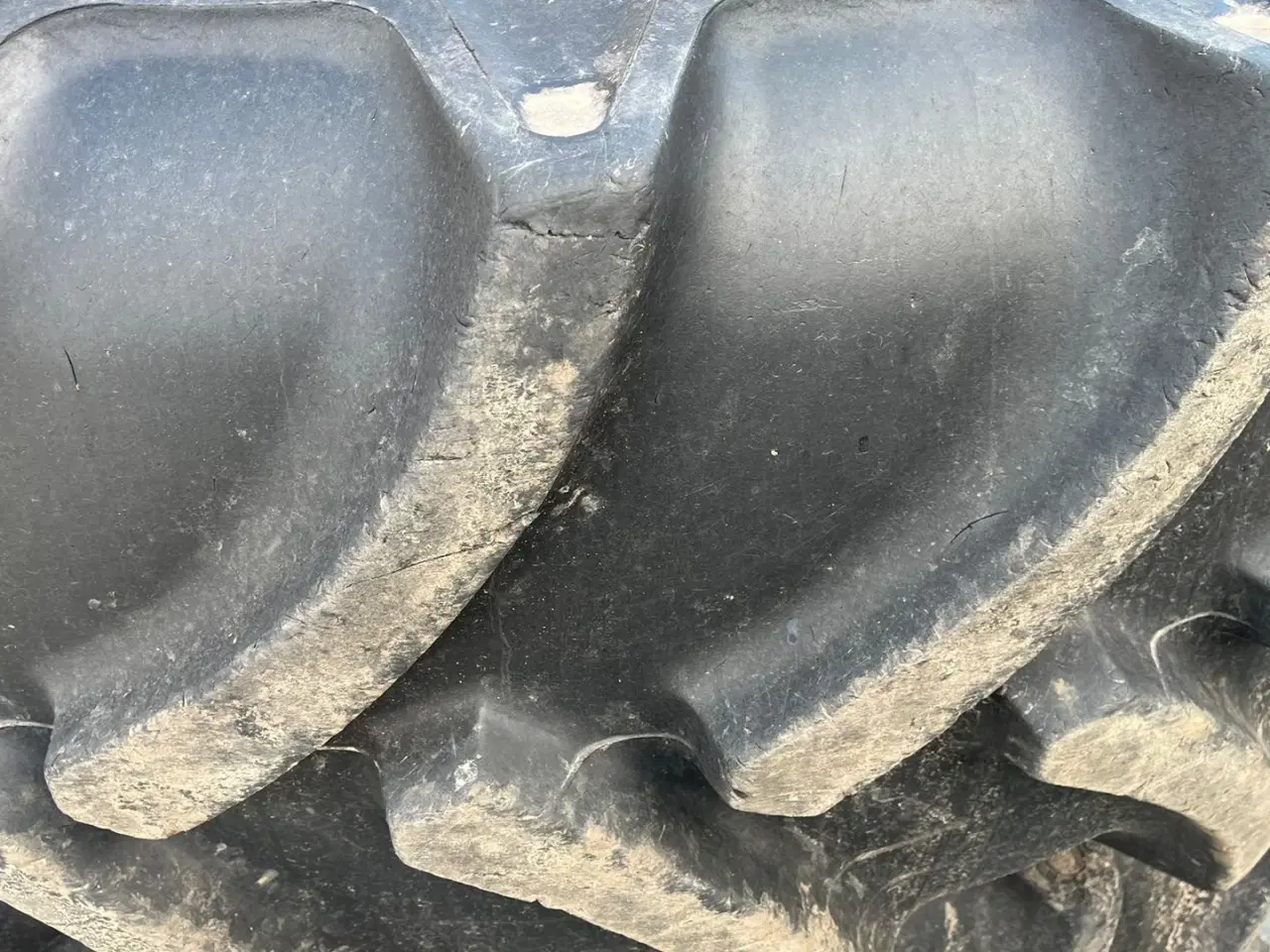 Billede 5 - Tvillingehjul 650/85R42 650/85R42 med ca 80% dæk og 12stk låse. Rigtigt fint sæt tvillinghjul.