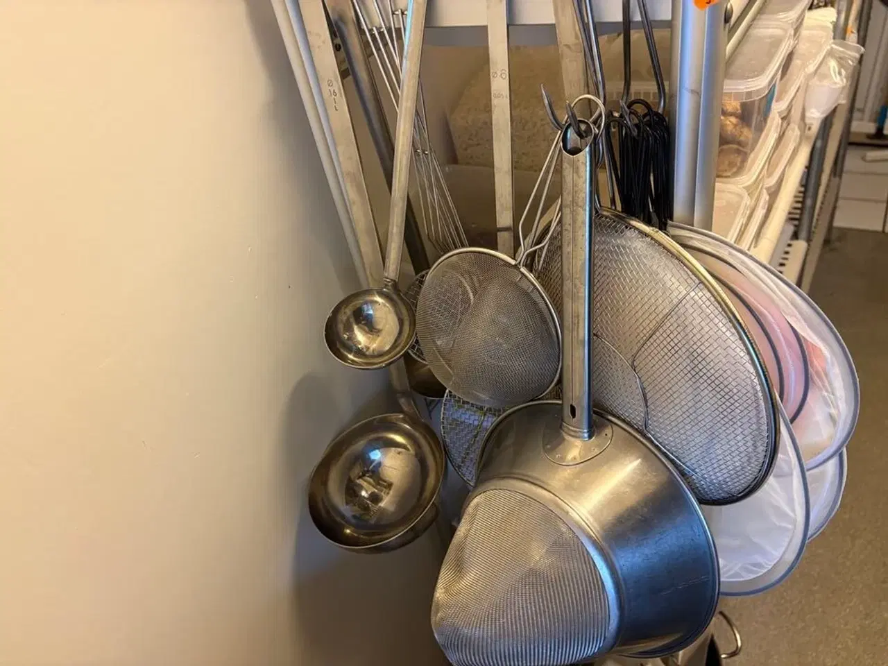 Billede 2 - Diverse køkkenværktøj SIGTE, SKEER, SPRØJTEPOSER MV