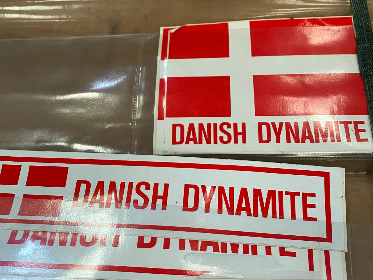 Billede 1 - Klistermærke med  Danish Dynamite. Og by navne. 