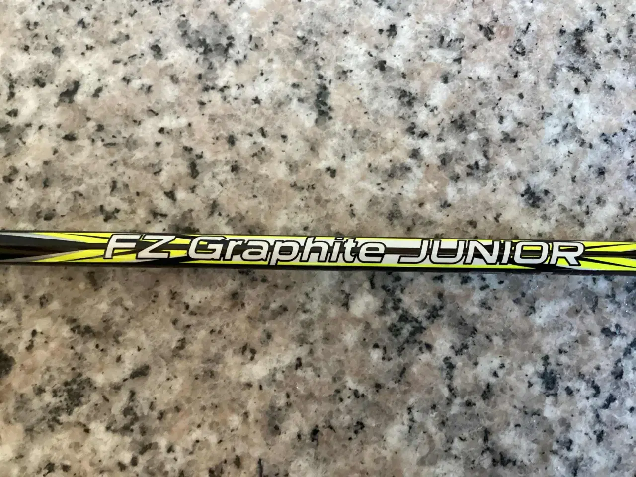 Billede 3 - Pæn  FORZA junior grafit badmintonketcher