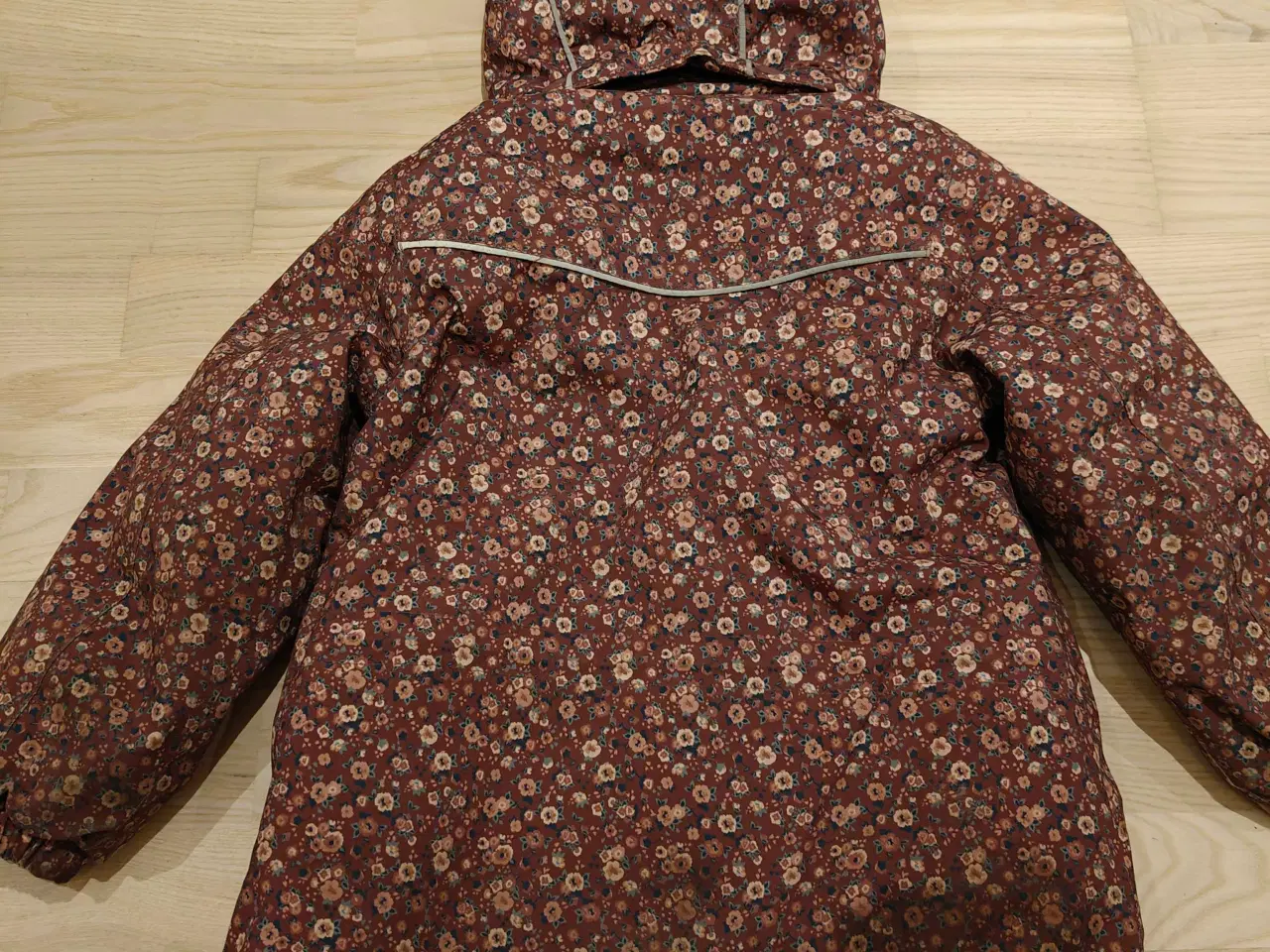 Billede 2 - Flot vinterjakke (Zig Zag) str 4 år/104