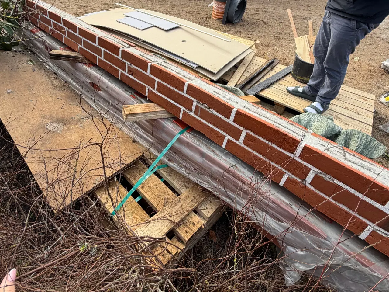 Billede 1 - Overlægger med jern og beklædt med mursten