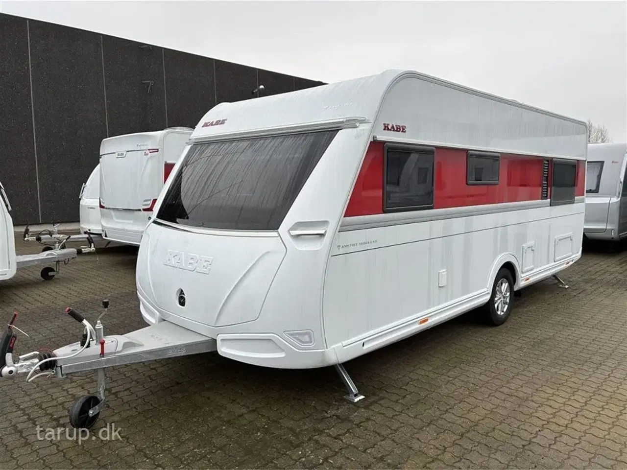 Billede 5 - 2026 - Kabe Ametist 560 GLE KS B2 PREMIUM LINE   enkeltsenge, udtræk til dobbeltseng, rundsiddegruppe i mørkegråt skind, ALDE centralvarme, vandbåren gulvvarme, stort kompressor køleskab