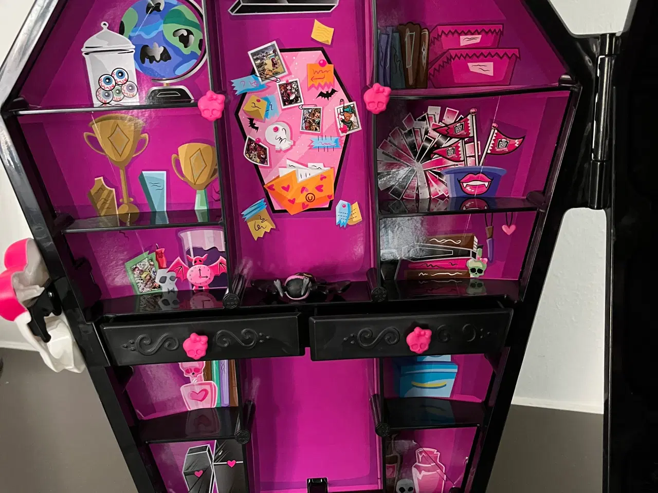 Billede 8 - Monster High dukke/‘hus’