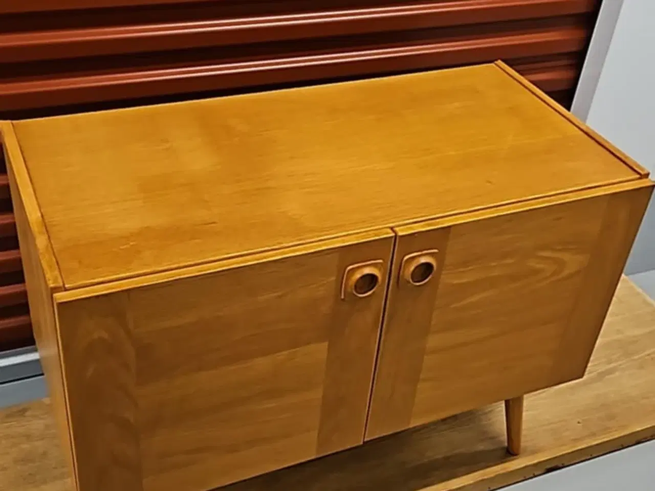 Billede 1 - Bred teak skænk 