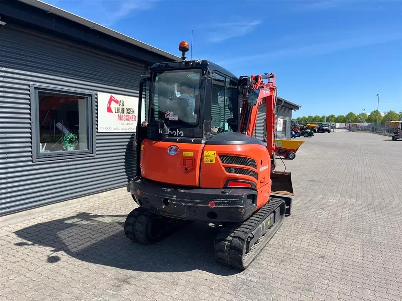 Billede 16 - Kubota Kx042-4 Hydraulisk fæste med kipbar planerskovl Kun kørt 1382T