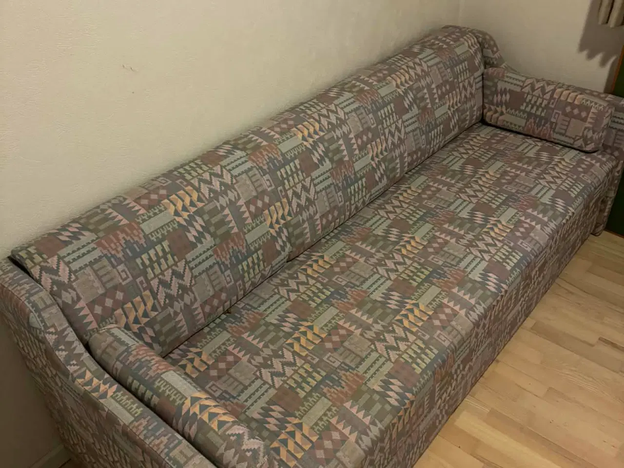 Billede 1 - Sovesofa ,med udtræk.