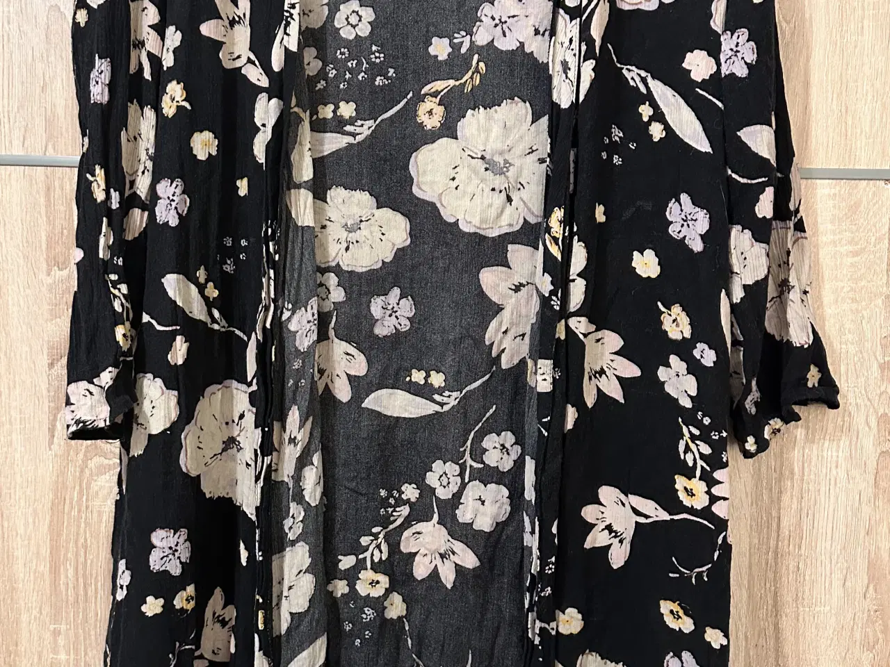 Billede 2 - Cardigan med blomster motiver - str 34