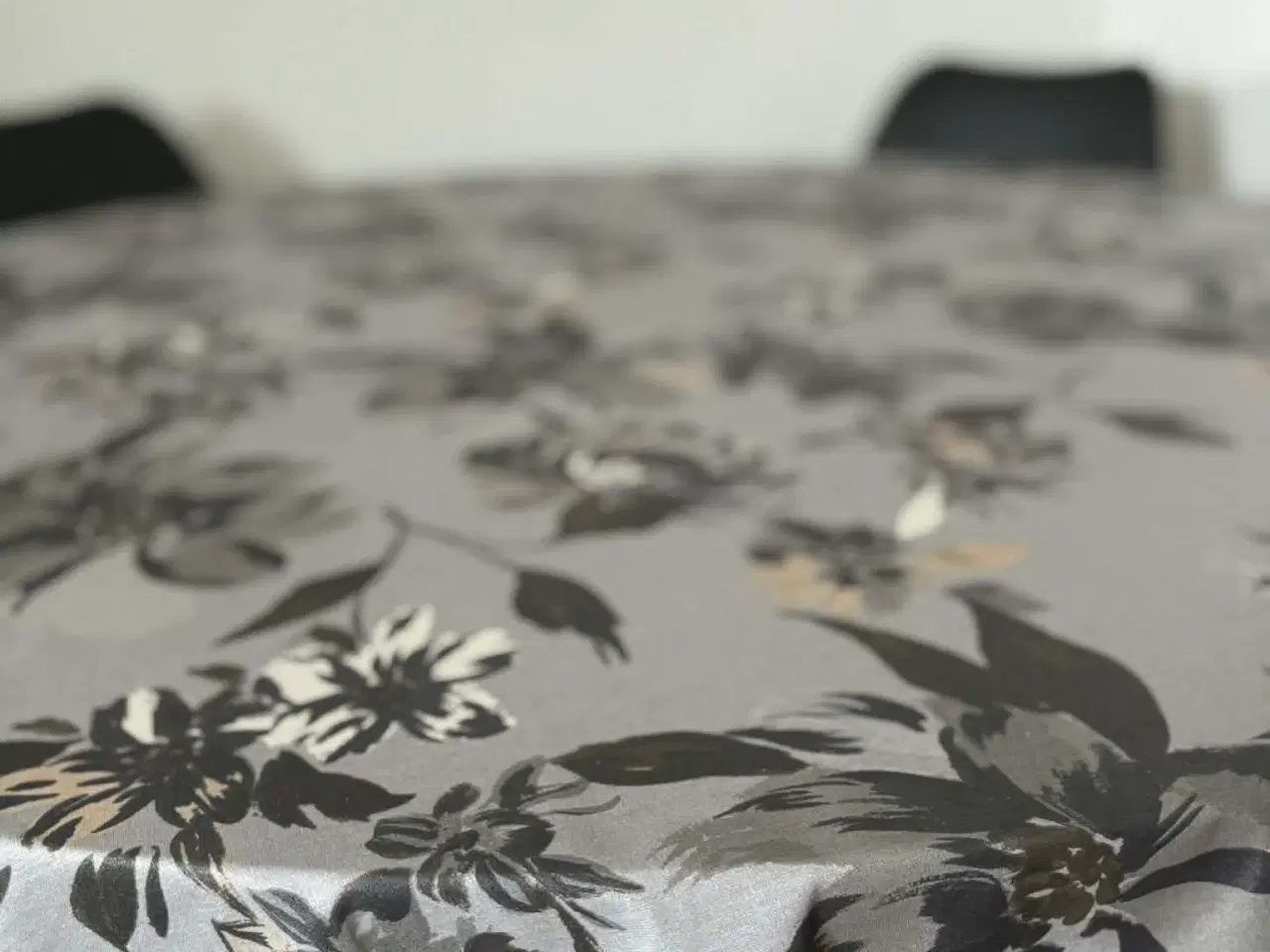 Billede 3 - Flot rundt sort spisebord med 4 stole