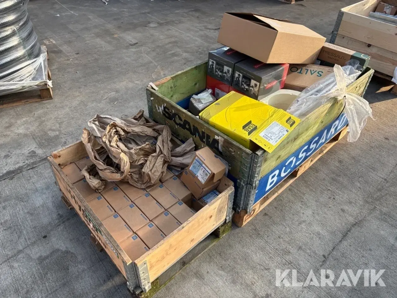 Billede 1 - Lot blandet med overgangsflanger, kontrolkit, rørholdere, toiletbræt og masker