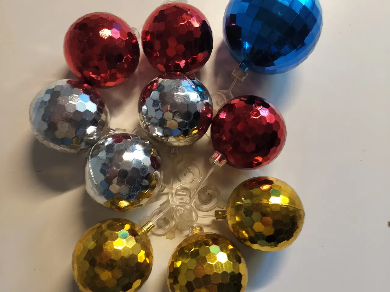 Billede 2 - Gamle disko julekugler i plastik
