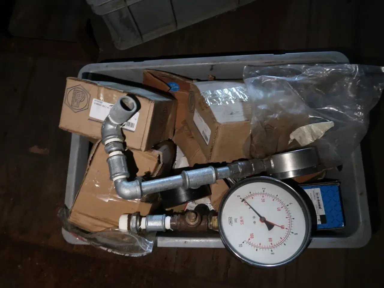 Billede 11 - Grenreol med div. Tagrender, rør m.m.