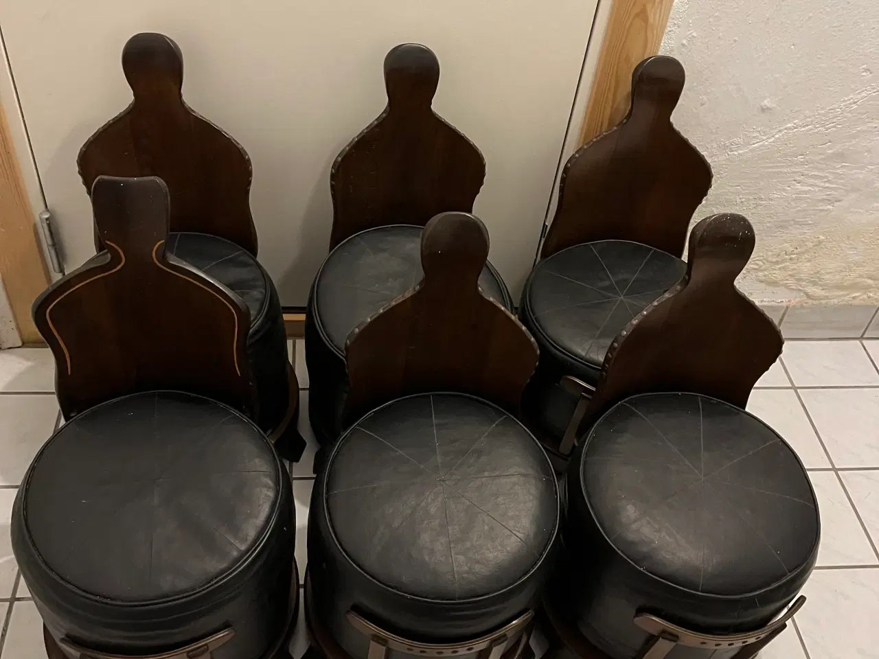 Billede 1 - 6 små runde sorte læderstole