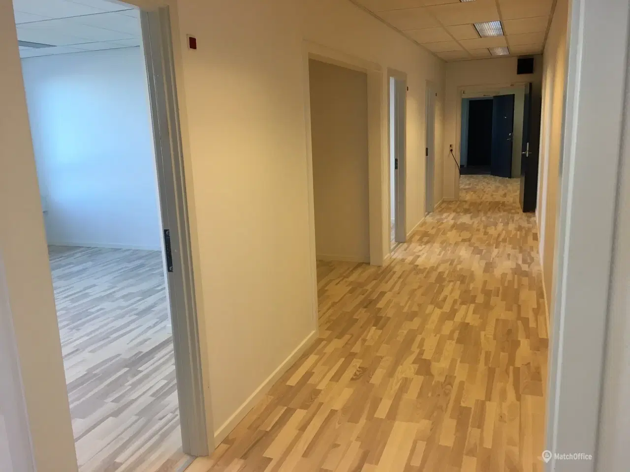 Billede 3 - Kontor med god indretning