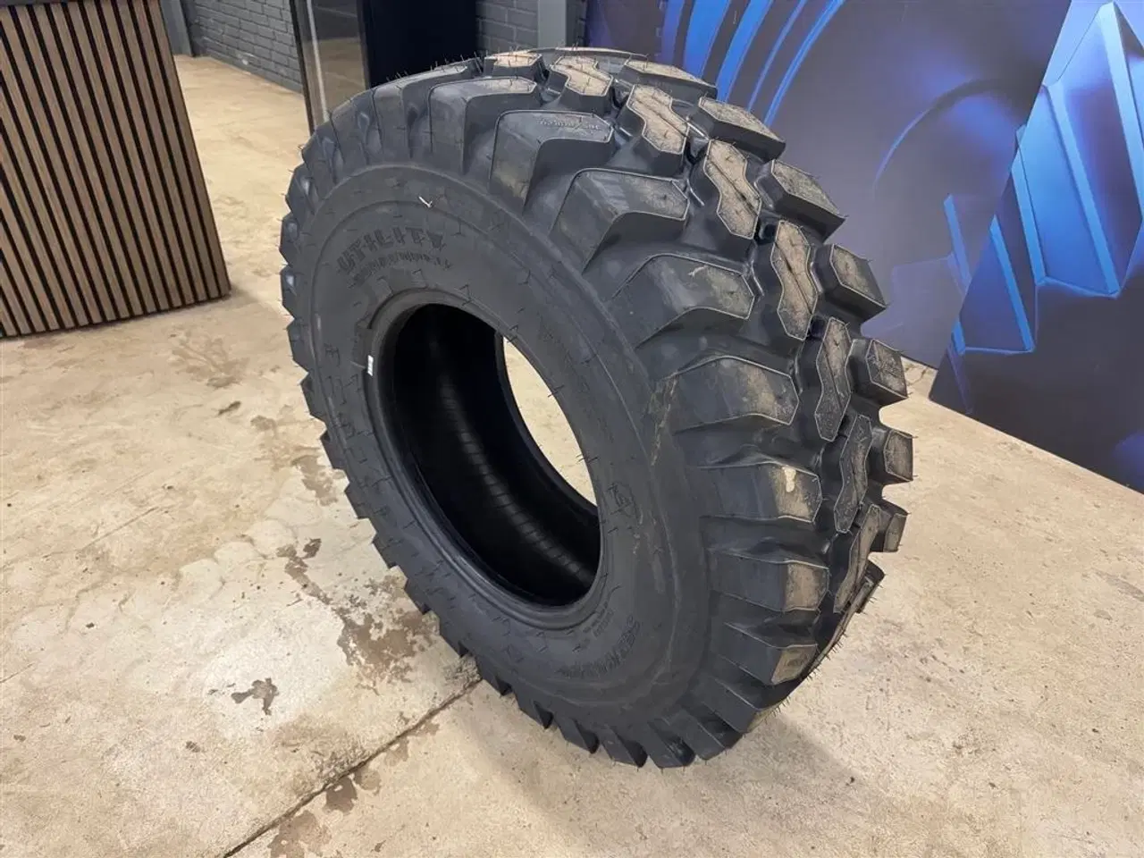Billede 1 - Firestone Strenglægger dæk 365 / 80R20