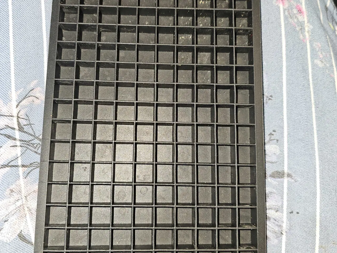 Billede 1 - Silikone-isterningform 160 stk à 1cm³