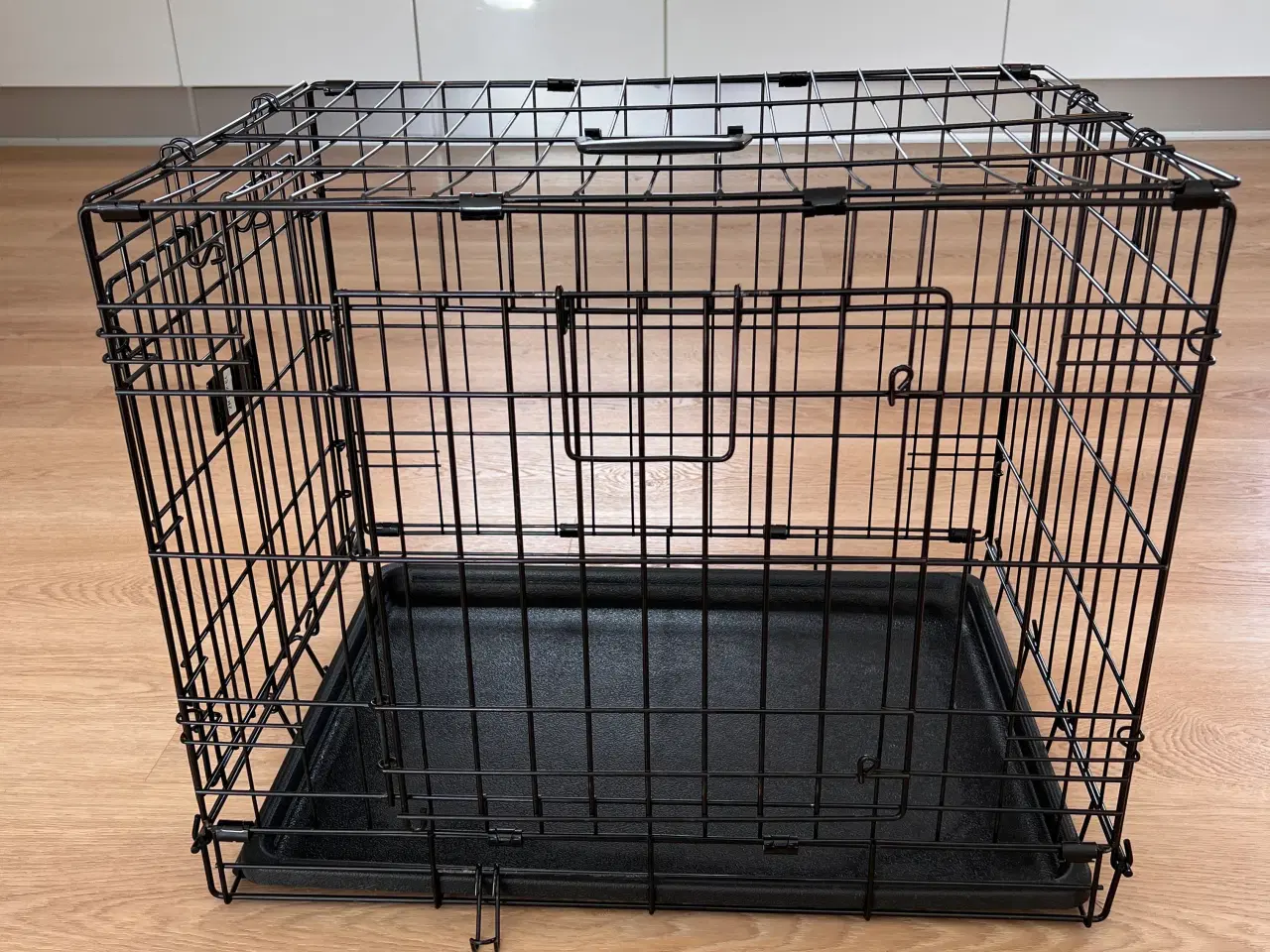 Billede 1 - Hundebur metal sort med plastbund sammenklappeligt