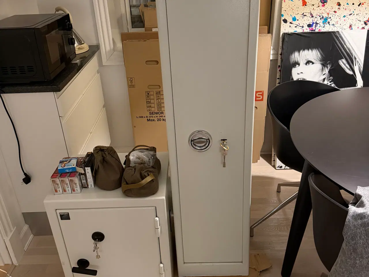 Billede 1 - Våbenskab til 5 rifler