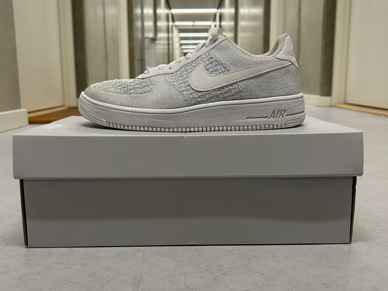 Billede 2 - Et par super lækre Nike Air Force 1 '07 sko. 250kr