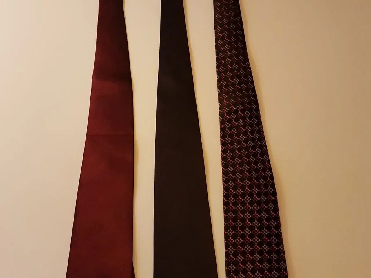 Billede 1 - Næsten nye slips