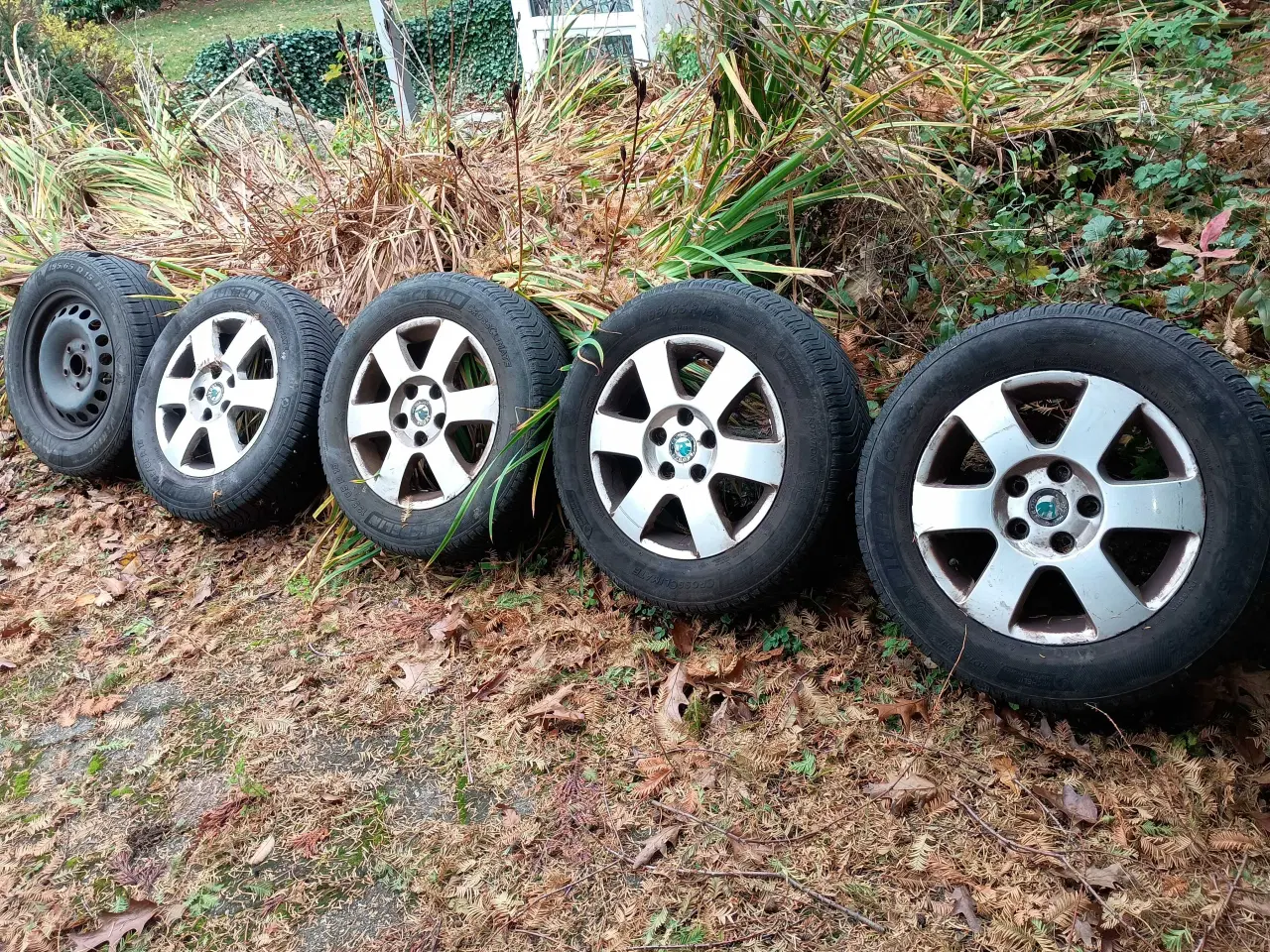 Billede 1 - Helårsdæk på alufælge 