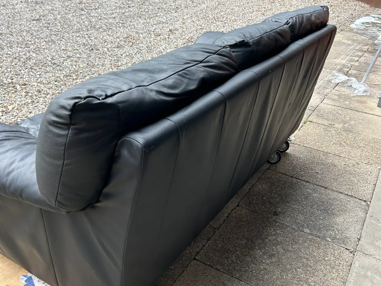 Billede 3 - Sort læder sofa - 3. pers.
