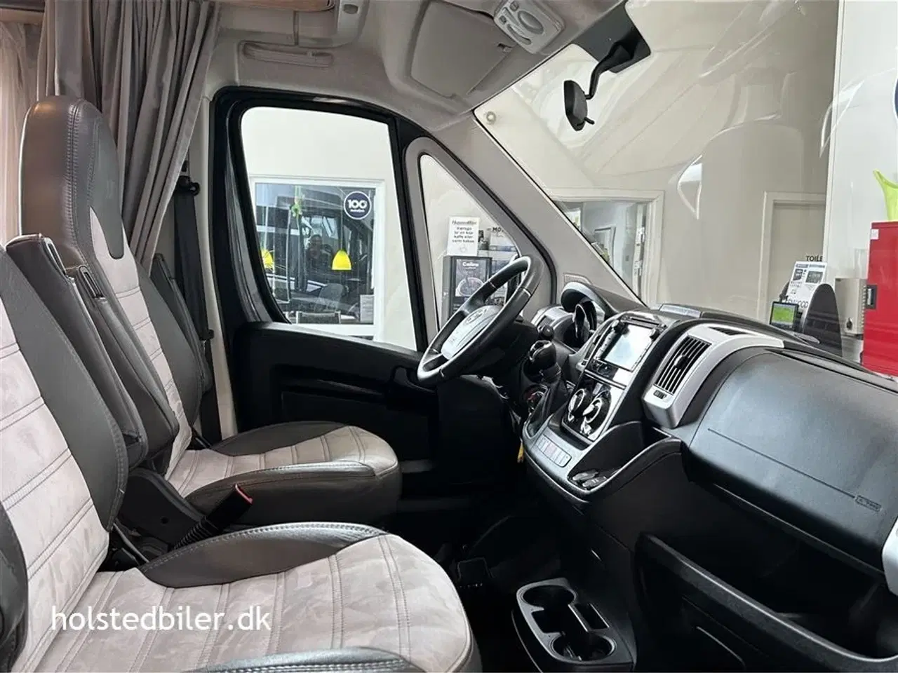 Billede 7 - 2020 - SunLight T 69 L Aut.   Quennsbed - Km 26000 - 9 trins automatgear.