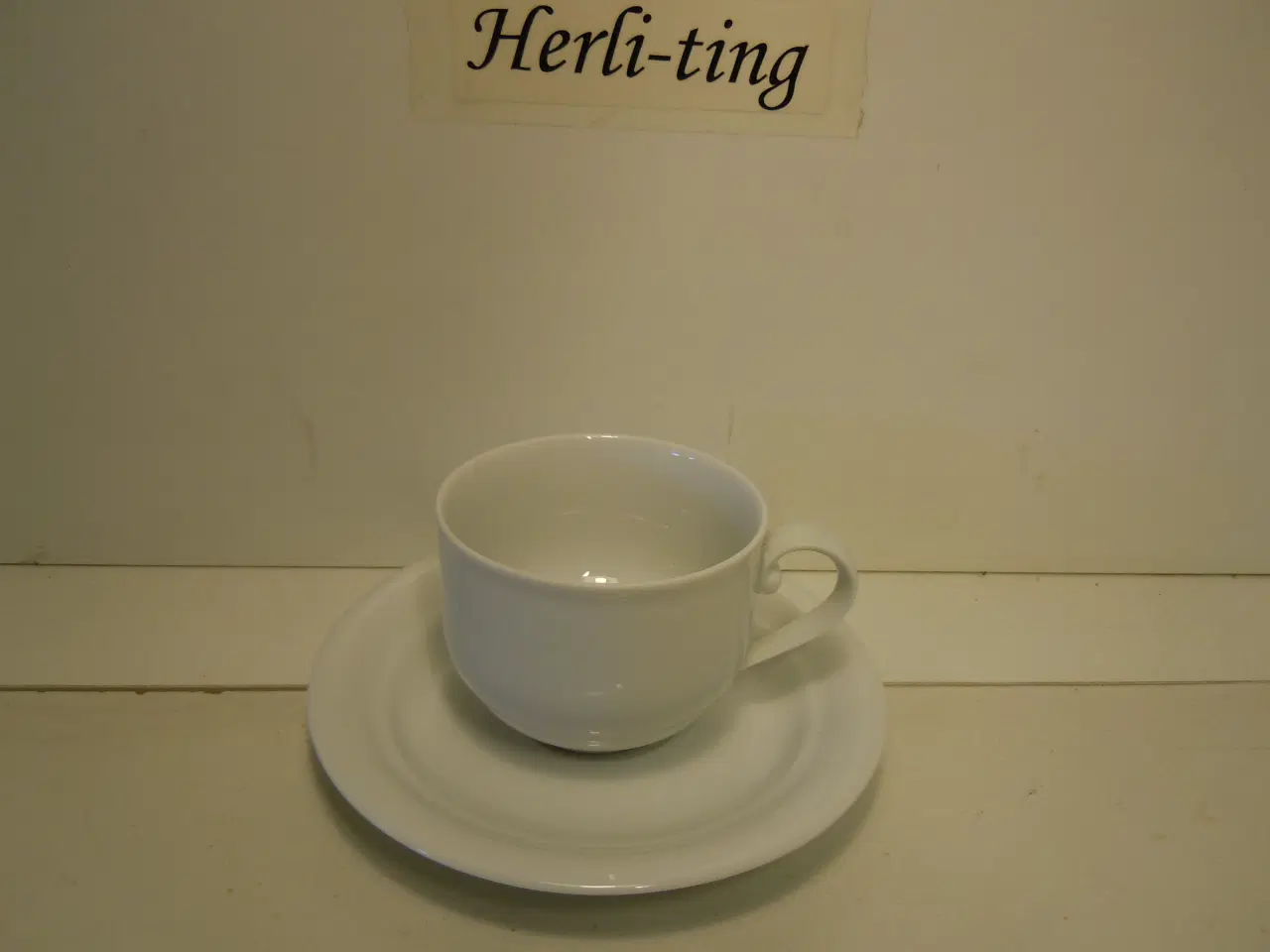 Billede 1 -  1/2 pris på Kaffekop i KGL Hvid Magnolia 