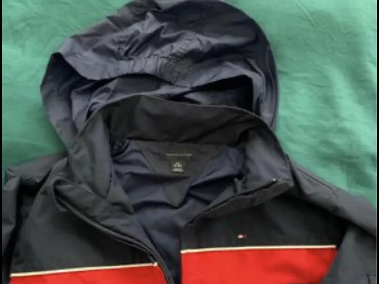 Billede 2 - Tommy Hilfiger jakke str.M, 8-10 år