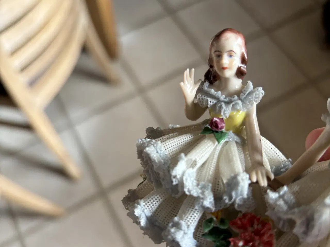 Billede 2 - 2 piger måler 9