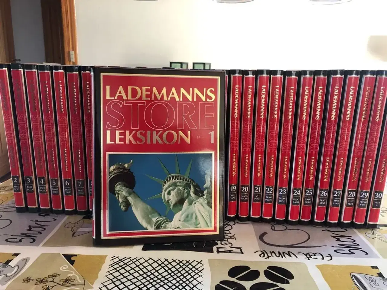 Billede 1 - Lademanns Store Leksikon bøger