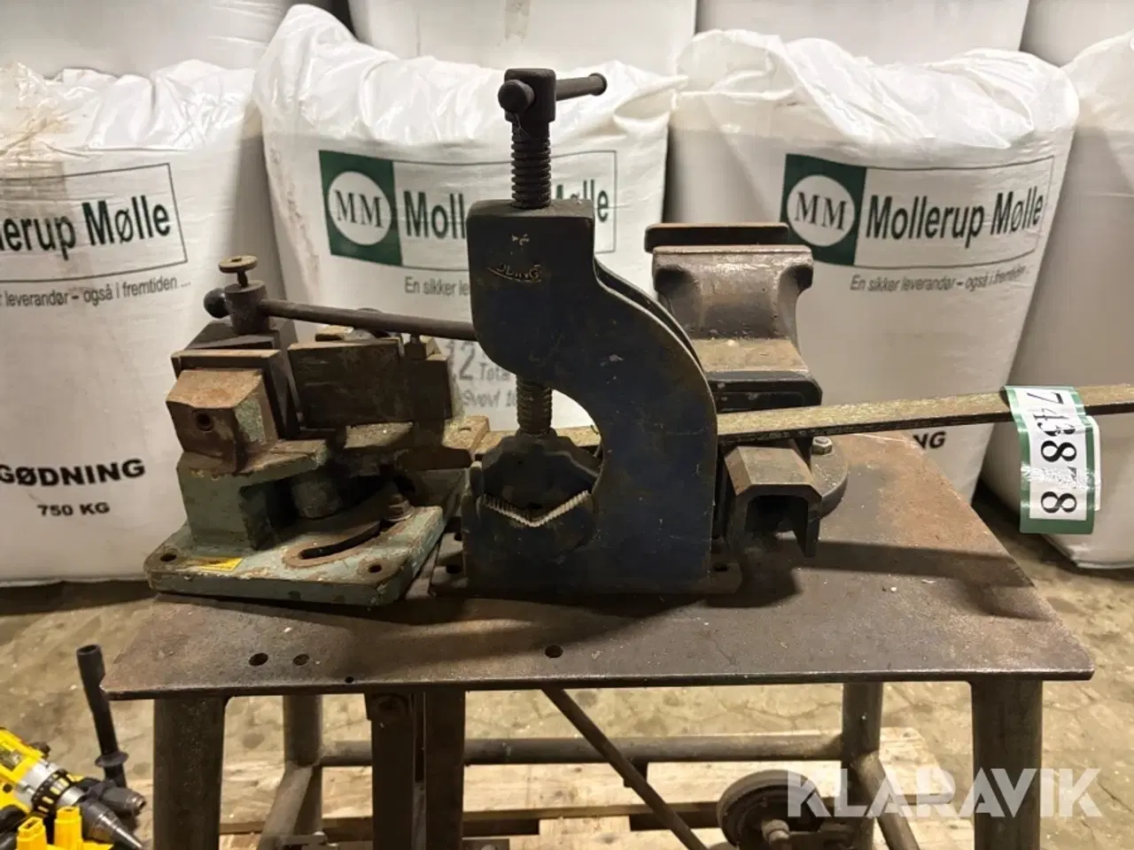 Billede 10 - Smedebord med skruestik