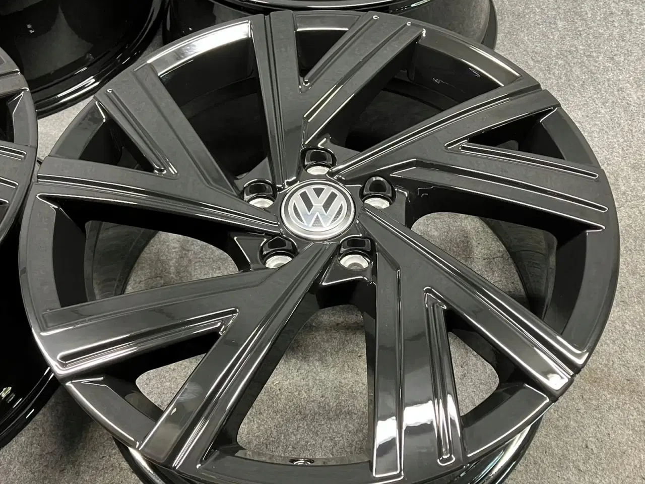 Billede 4 - ALUFÆLGE VW GOLF 8 BERGAMO 5H0 18"